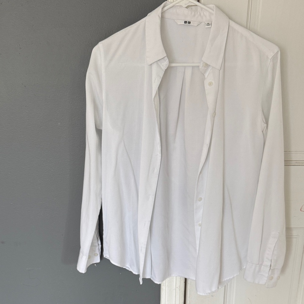 Uniqlo White Women’s Long-Sleeve Button Shirt